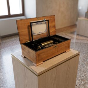 Music box Waltz Music Box 1900 Walnut