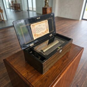 Music box Waltz Music Box 1890 Walnut