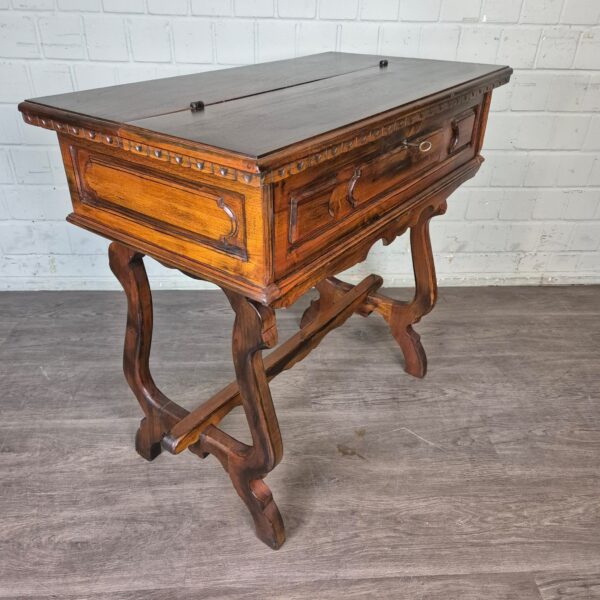 Ladies' Desk Walnut 0,90 m