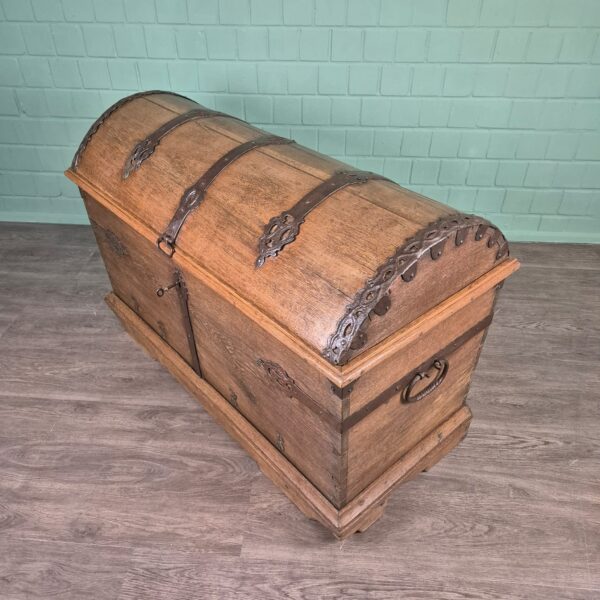 Chest Baroque 1733 Oak