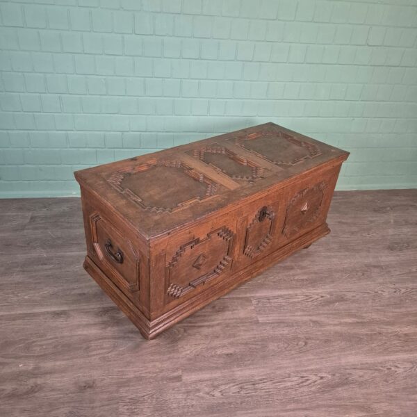 Chest Baroque 1760 Oak