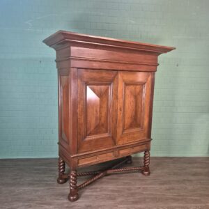 Cross-legged cabinet Gründerzeit 1870 Walnut
