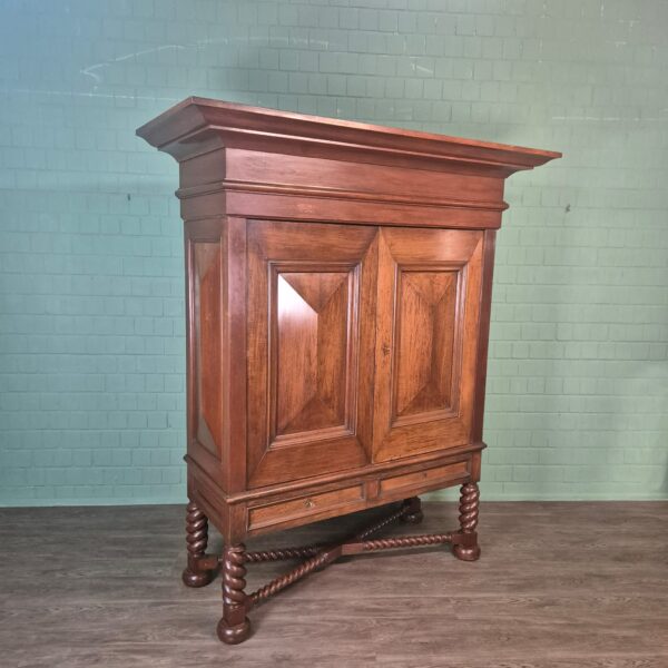 Cross-legged cabinet Gründerzeit 1870 Walnut