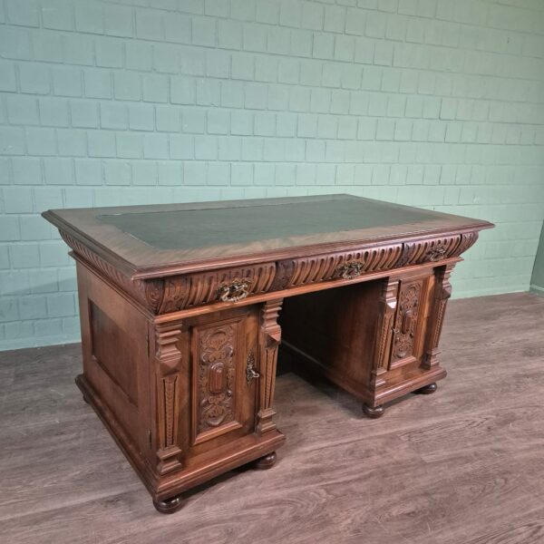 Desk Gründerzeit 1880 Walnut