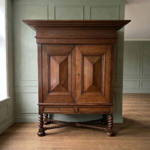 Cross-legged cabinet Gründerzeit 1870 Walnut