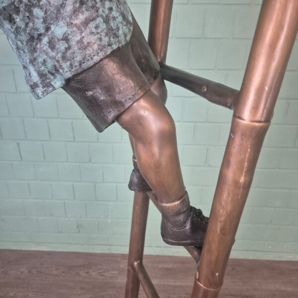 Statue Boy climbing a Ladder Bronze 2,06 m - Image 8