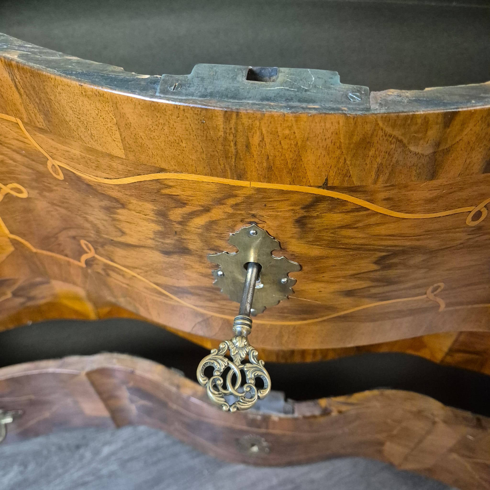 Chest of Drawers Baroque 1770 Walnut - Image 13