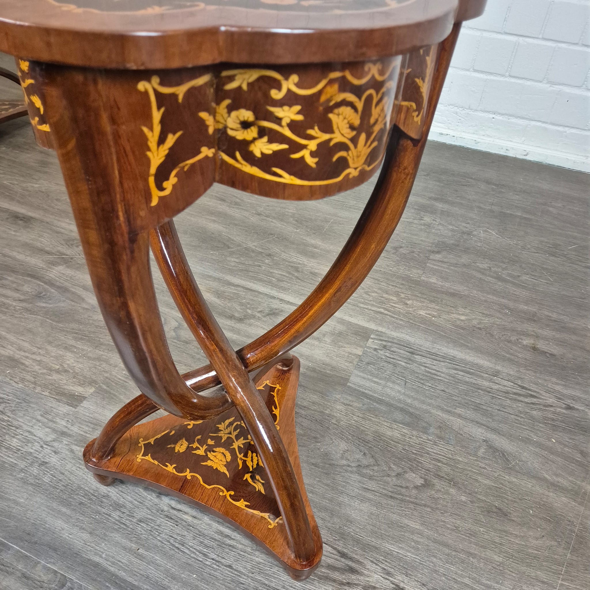 Table Walnut Baroque-style 0,45 m - Image 12