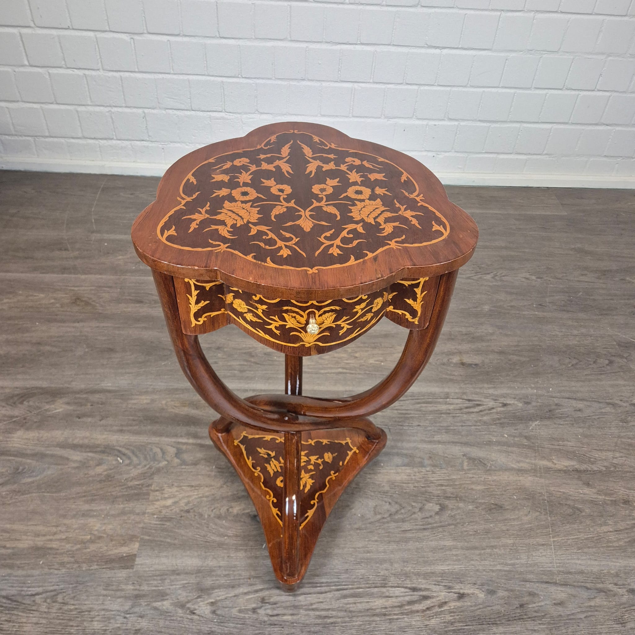 Table Walnut Baroque-style 0,45 m - Image 3