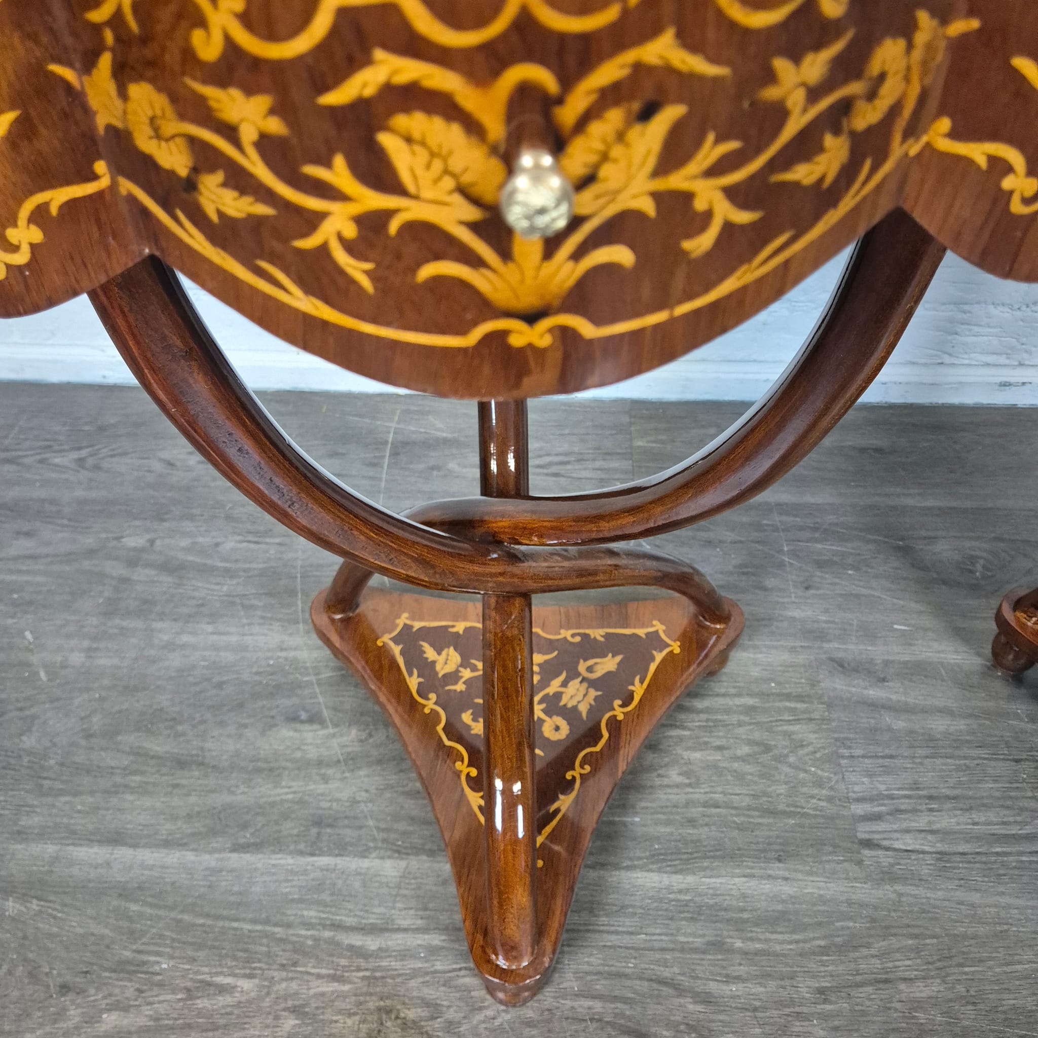 Table Walnut Baroque-style 0,45 m - Image 6
