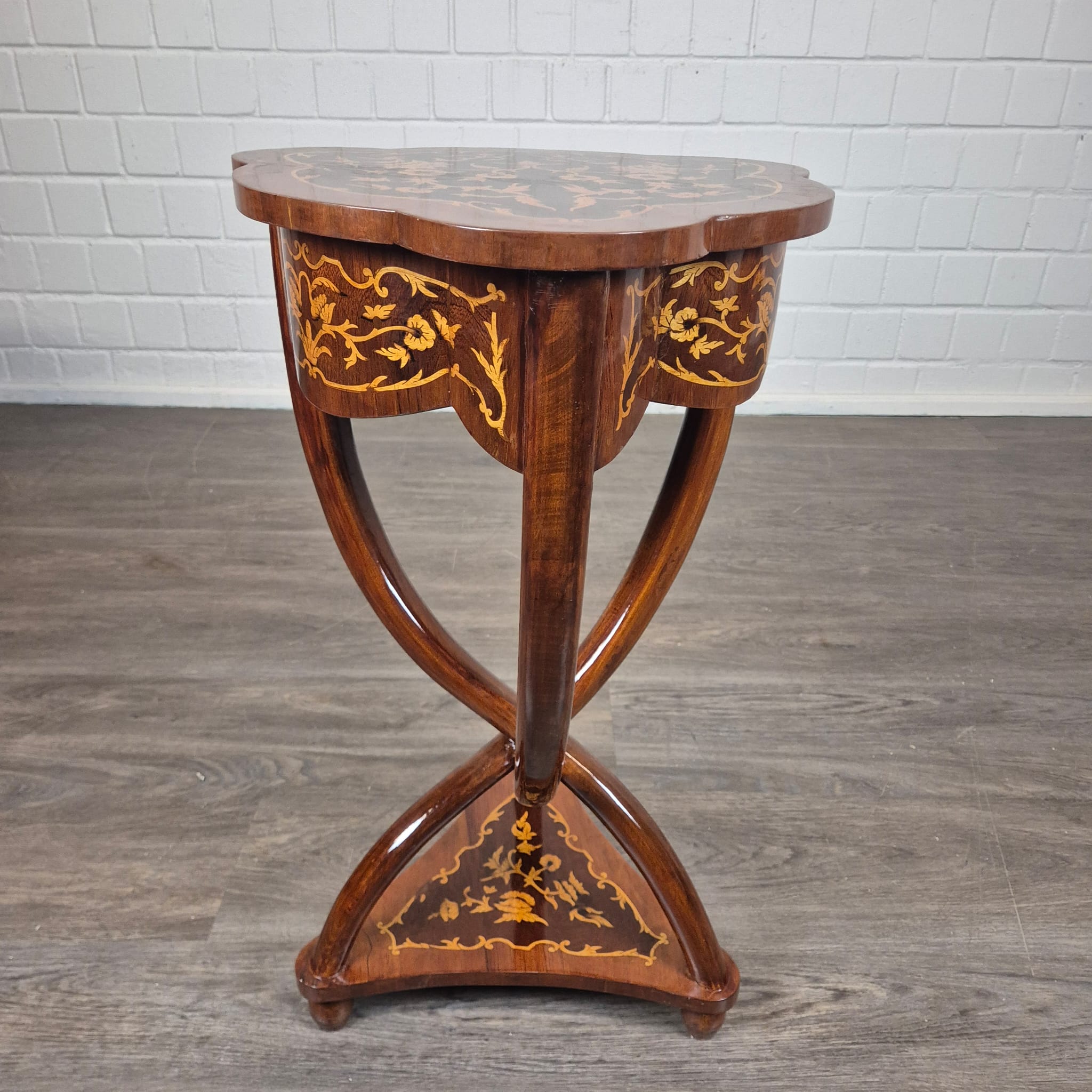 Table Walnut Baroque-style 0,45 m - Image 10
