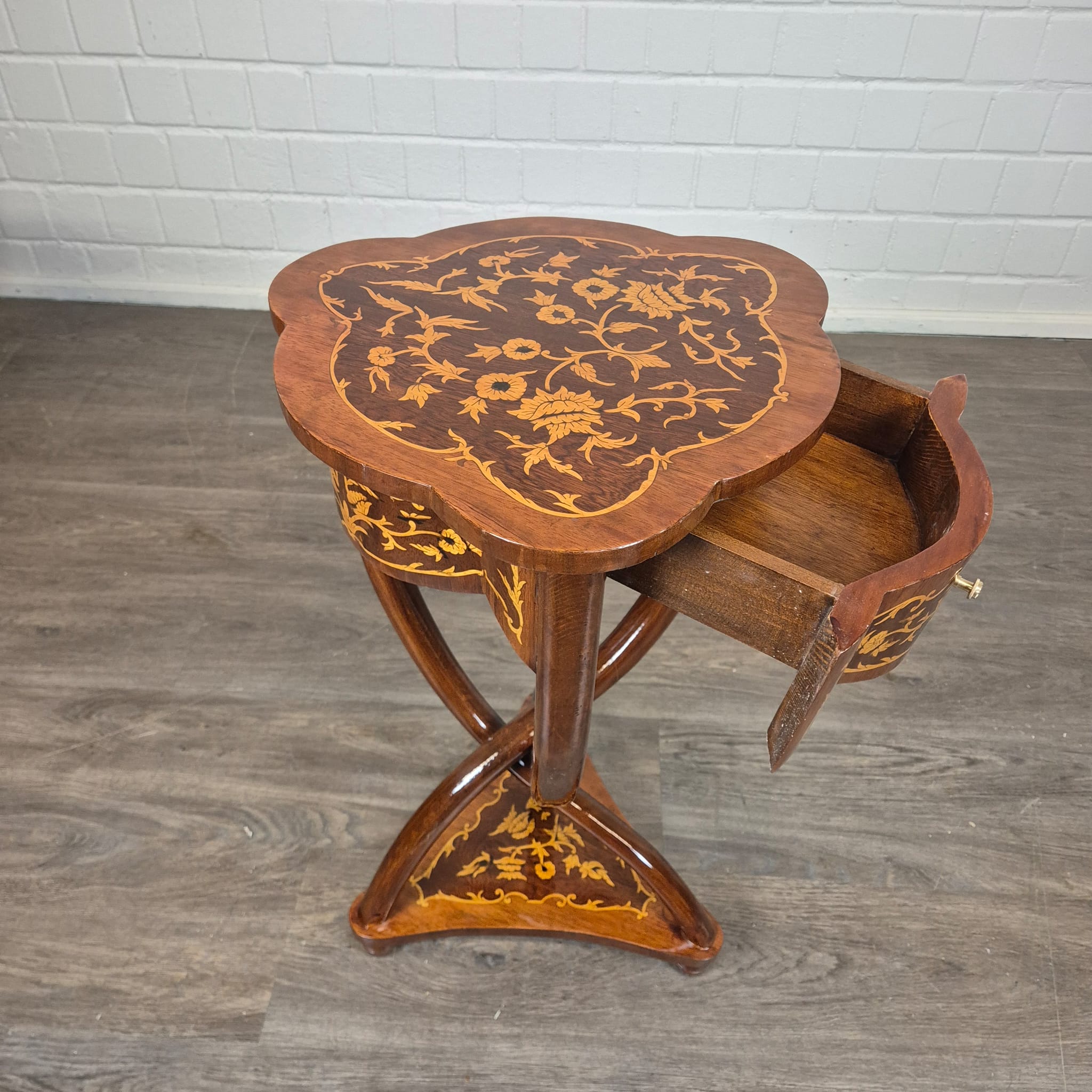 Table Walnut Baroque-style 0,45 m - Image 5