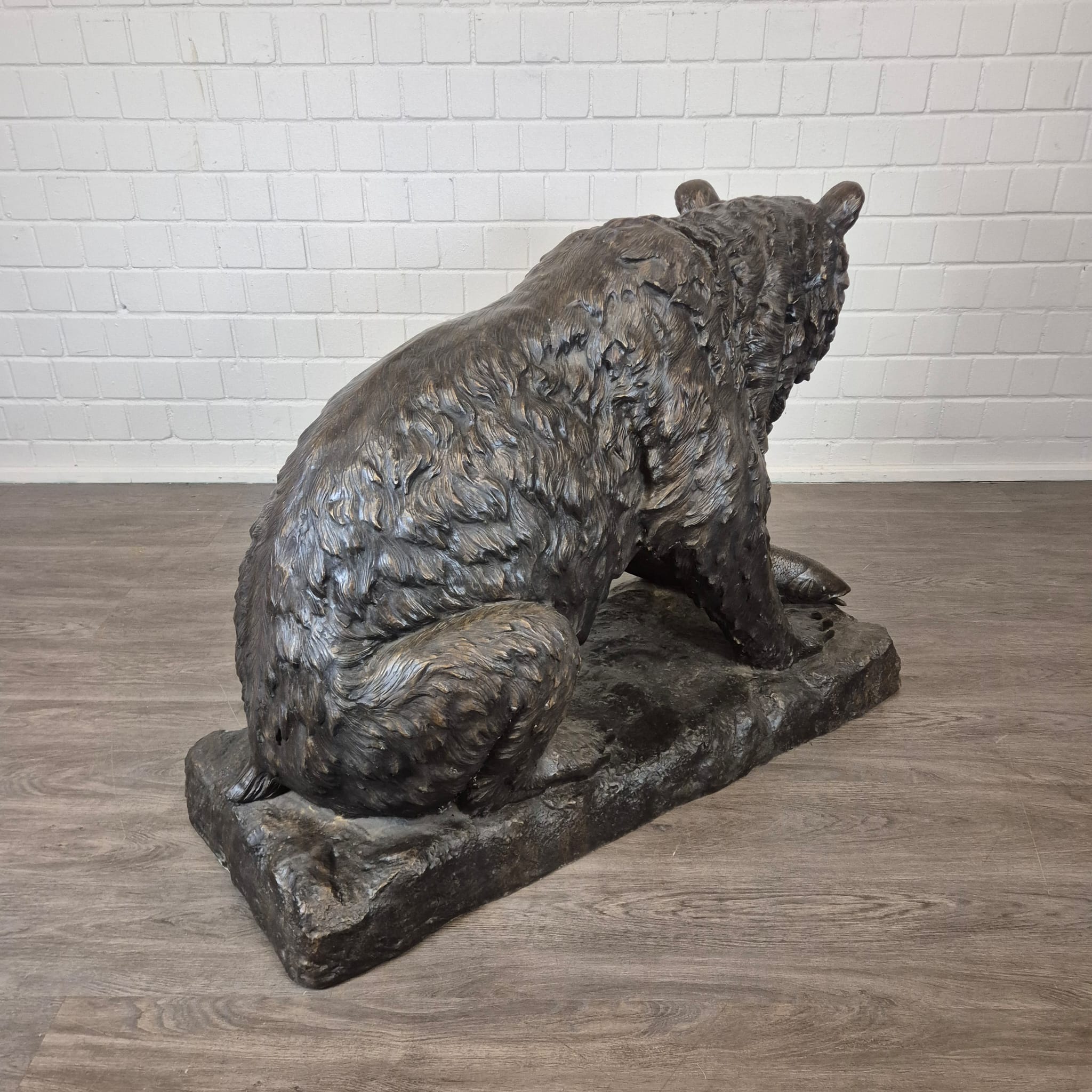 Bear with Fish Bronze 1.45 m x 1.00 m - Image 12
