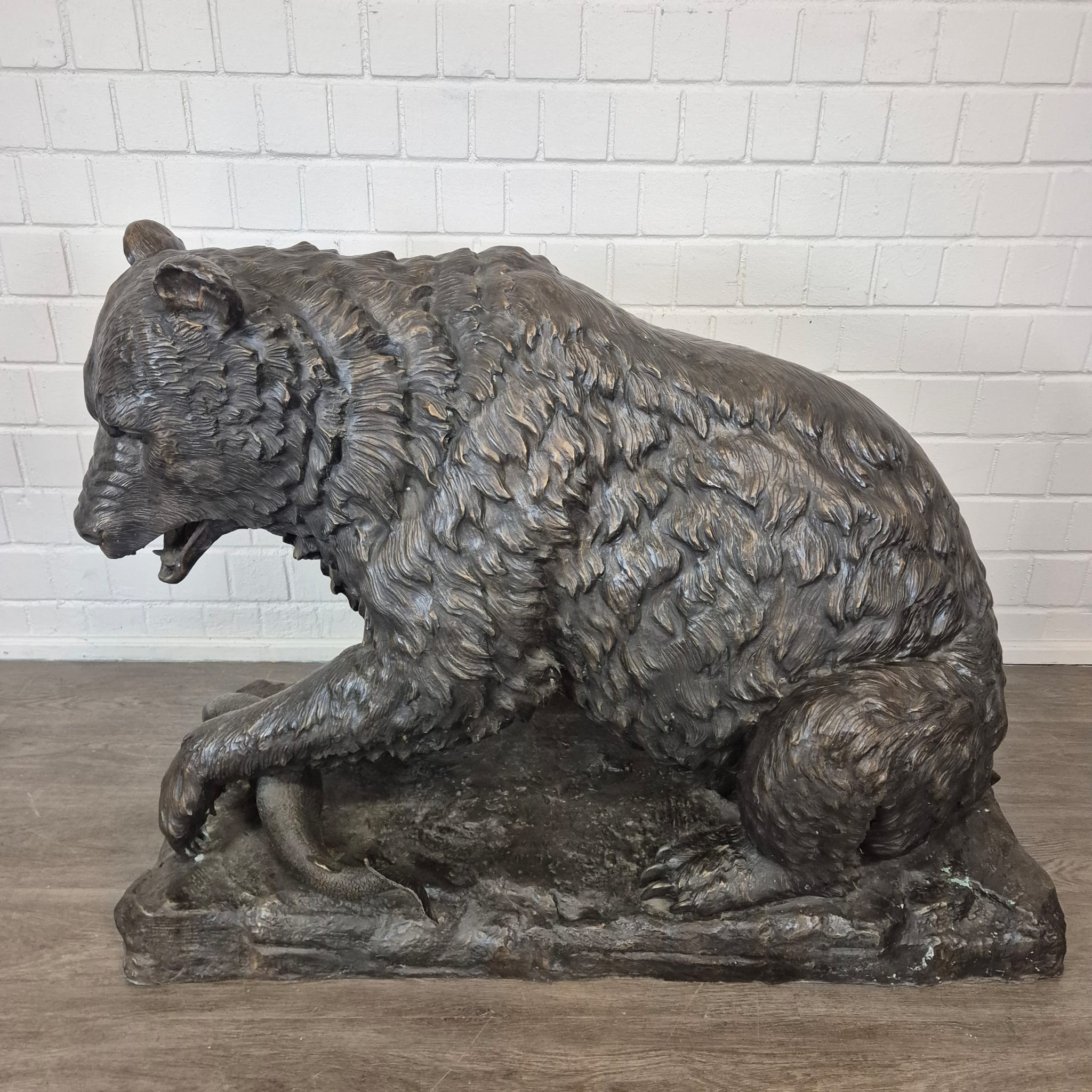 Bear with Fish Bronze 1.45 m x 1.00 m - Image 15