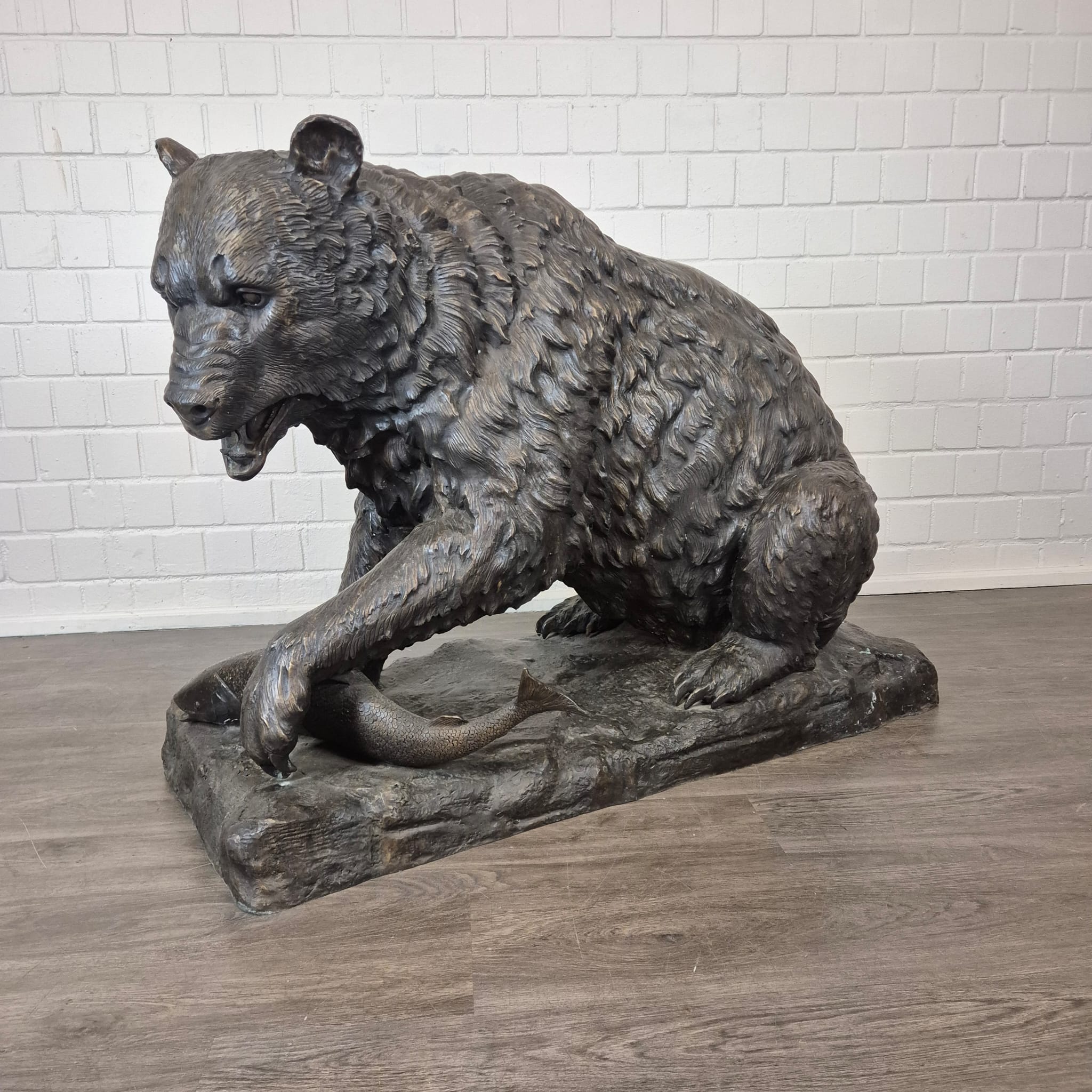 Bear with Fish Bronze 1.45 m x 1.00 m - Image 3