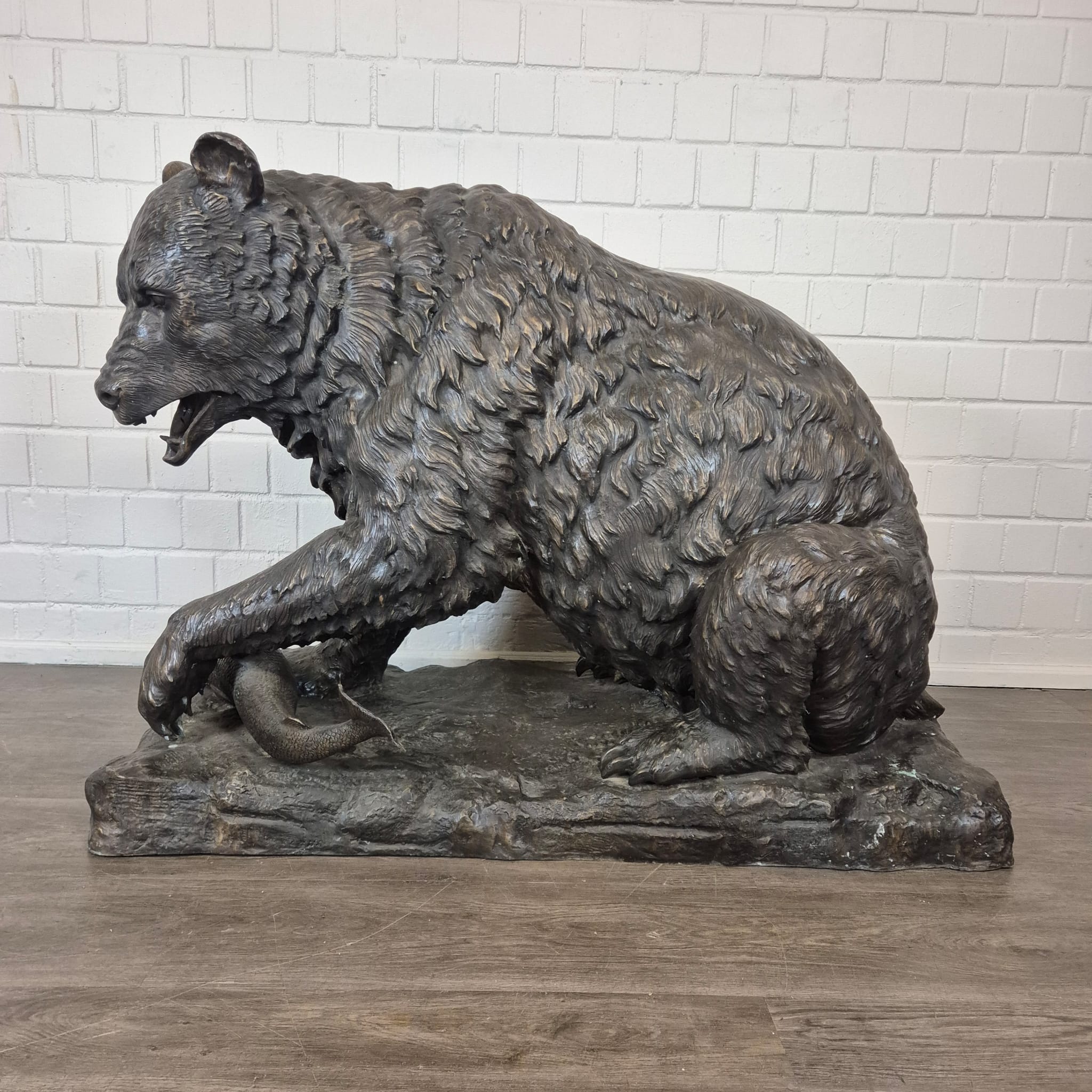 Bear with Fish Bronze 1.45 m x 1.00 m - Image 14