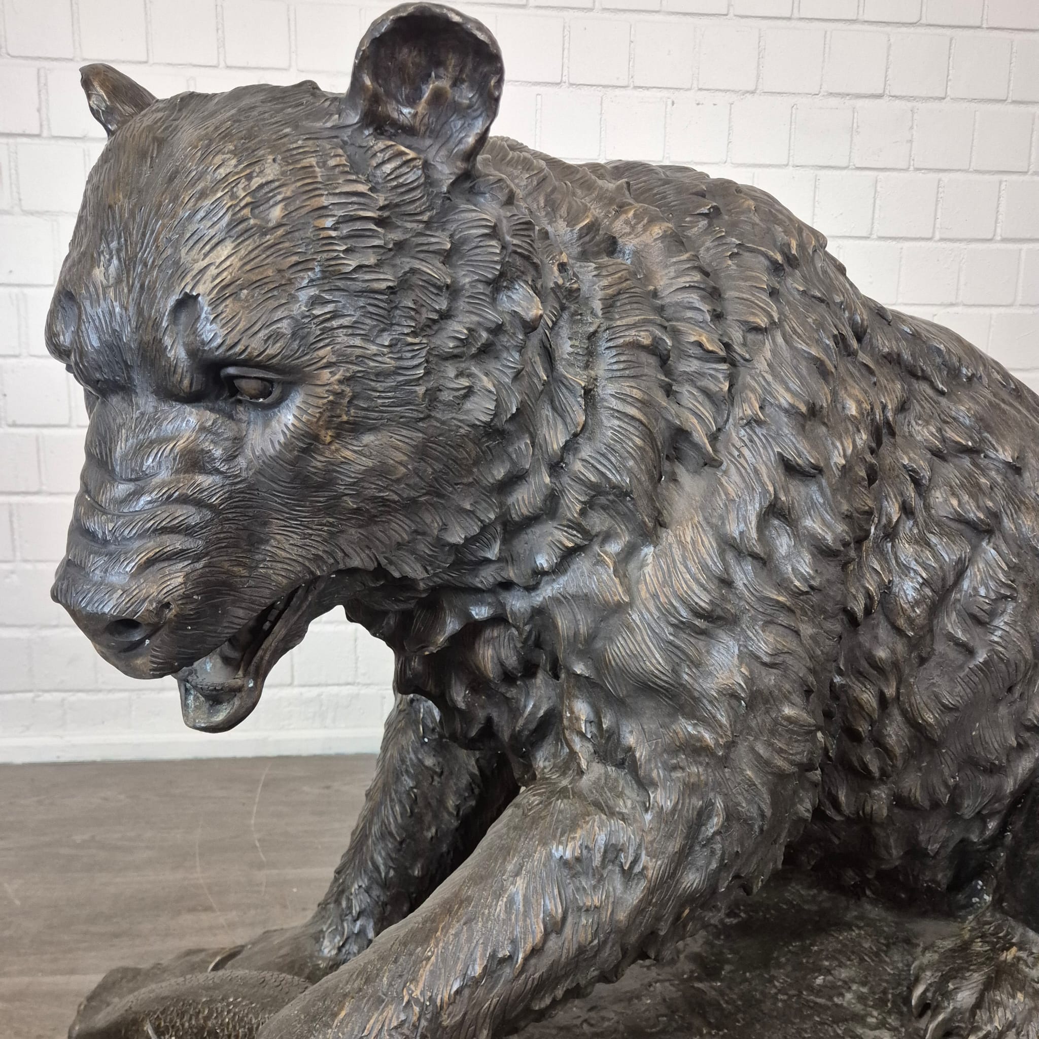 Bear with Fish Bronze 1.45 m x 1.00 m - Image 5