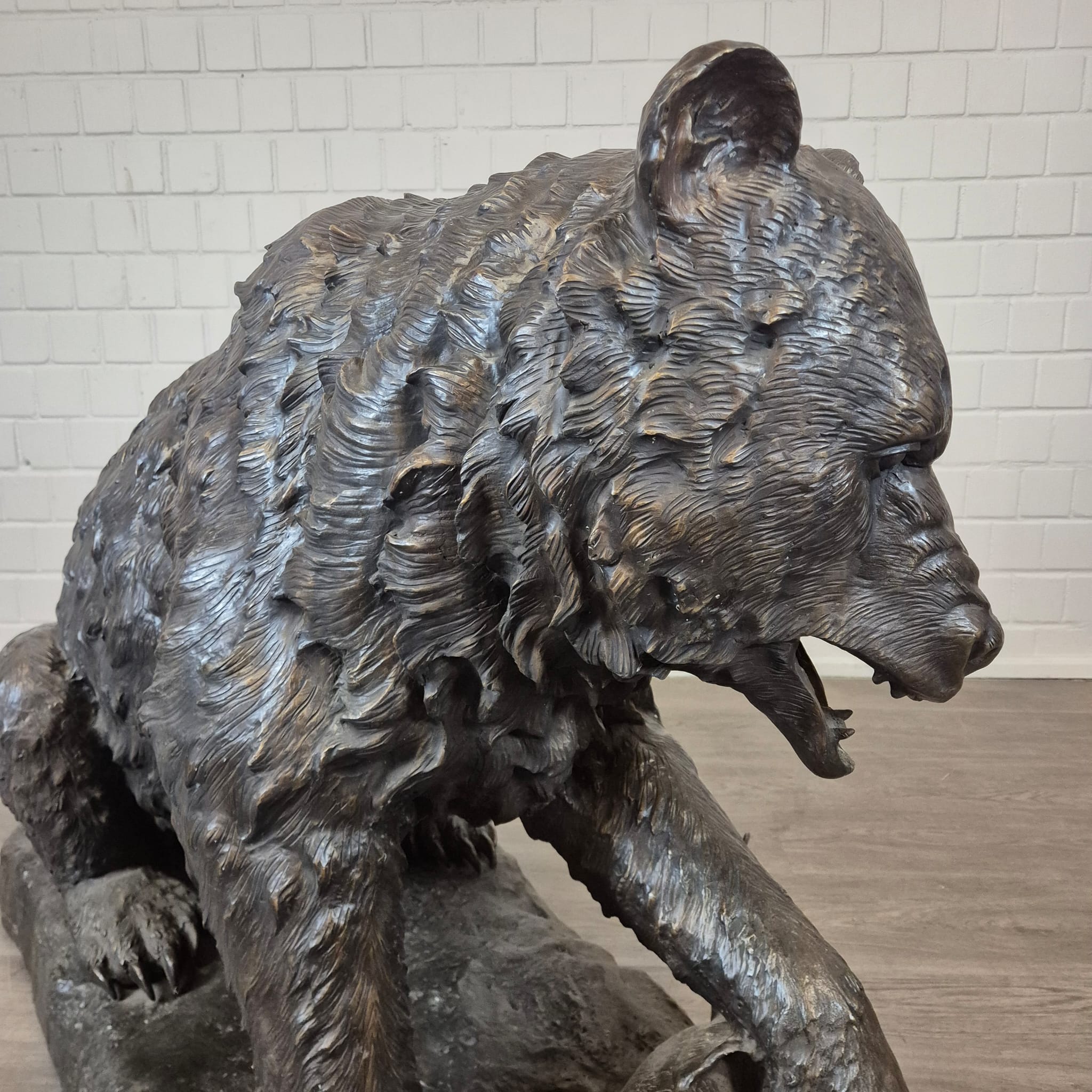 Bear with Fish Bronze 1.45 m x 1.00 m - Image 9