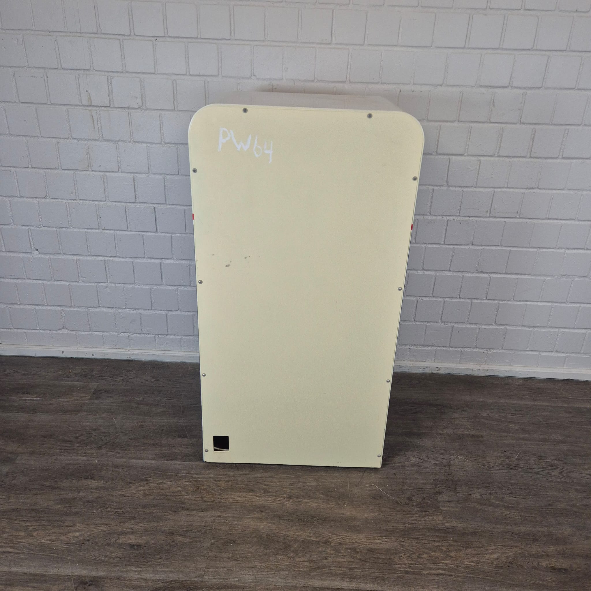 Bosch Classic Edition Pepsi-Cola Refrigerator - Image 14