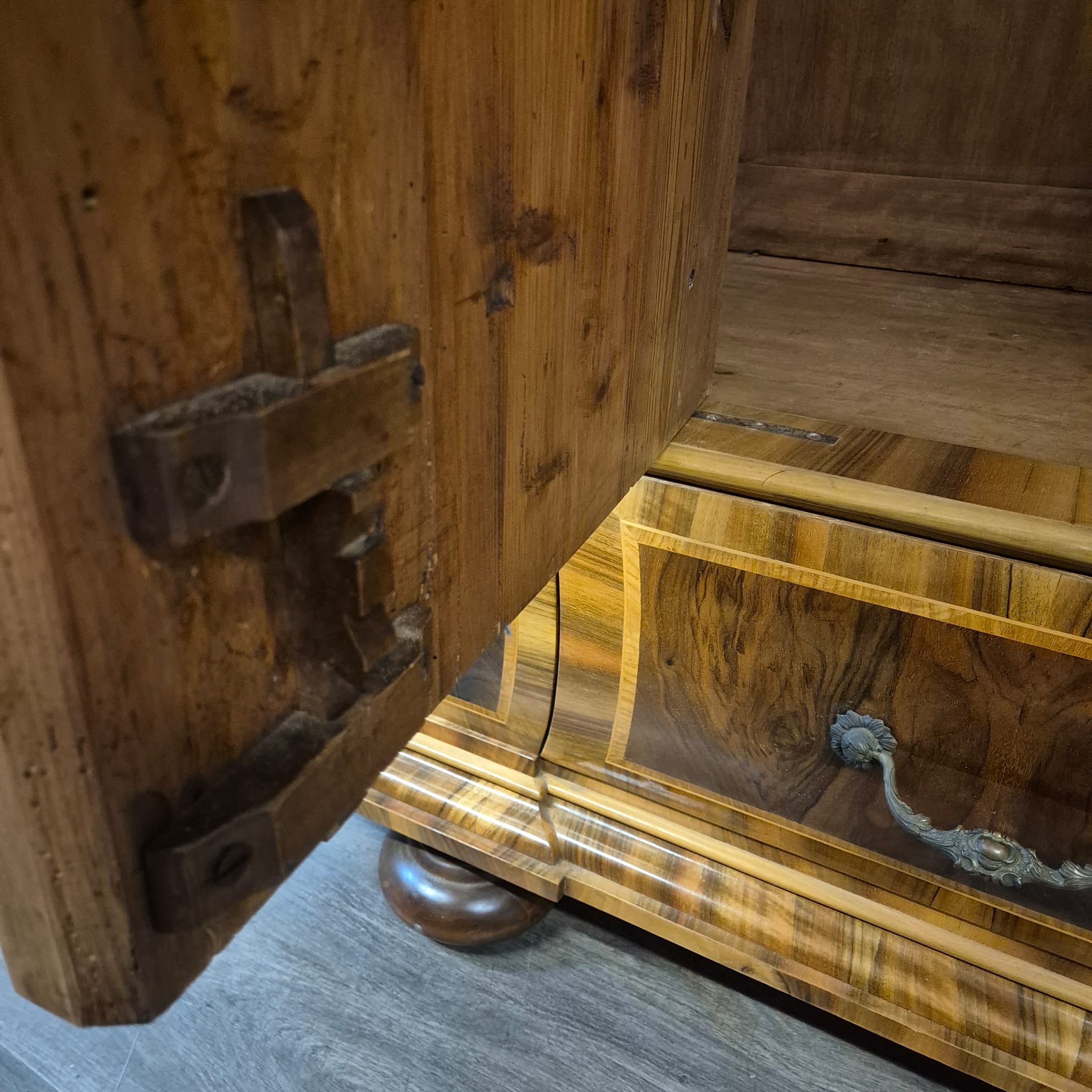 Wardrobe Baroque 1780 Walnut - Image 25