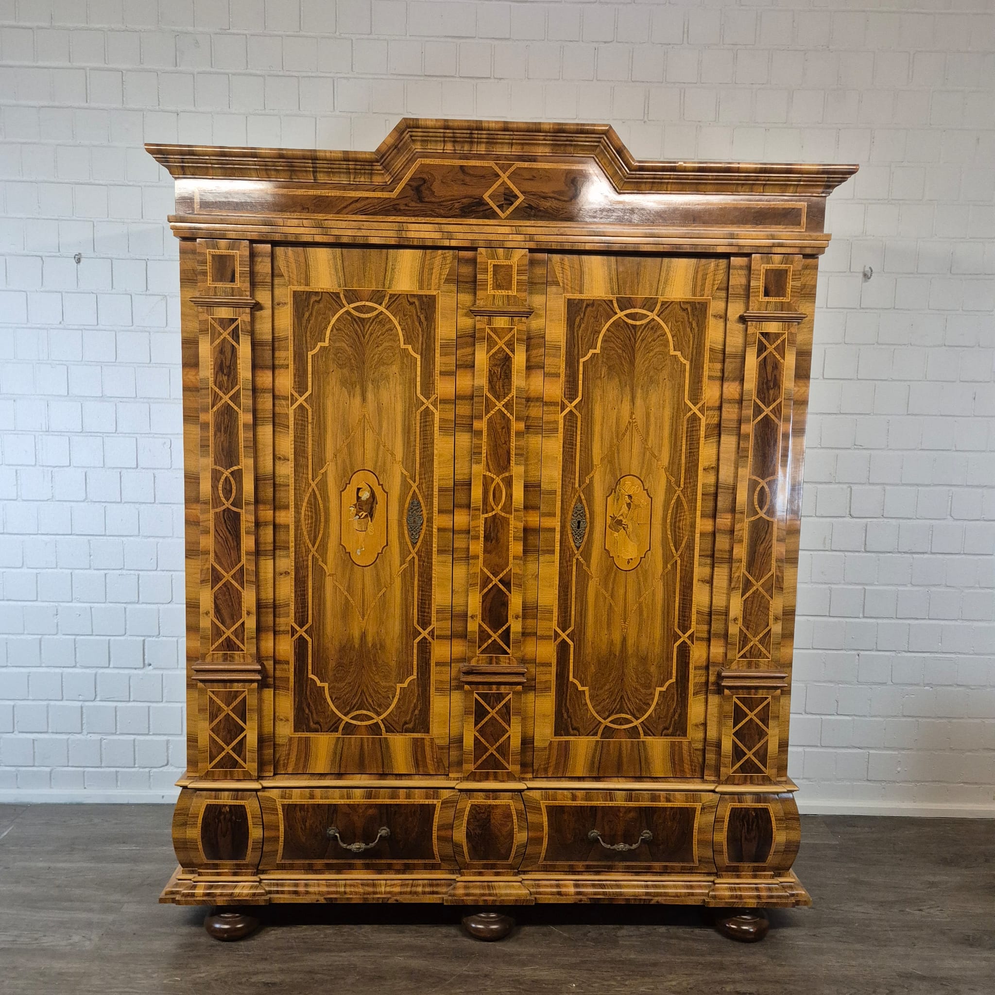Wardrobe Baroque 1780 Walnut - Image 3
