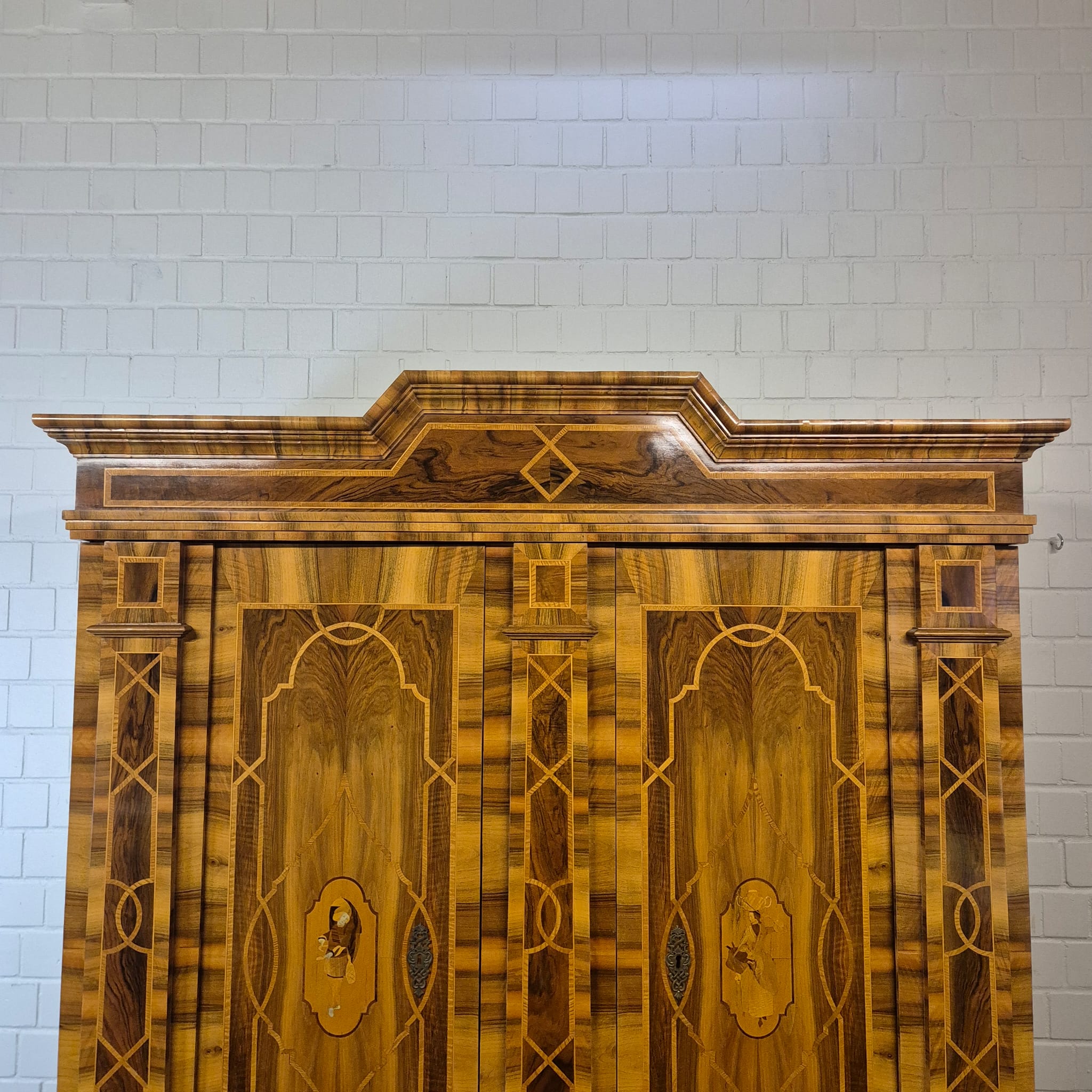 Wardrobe Baroque 1780 Walnut - Image 6