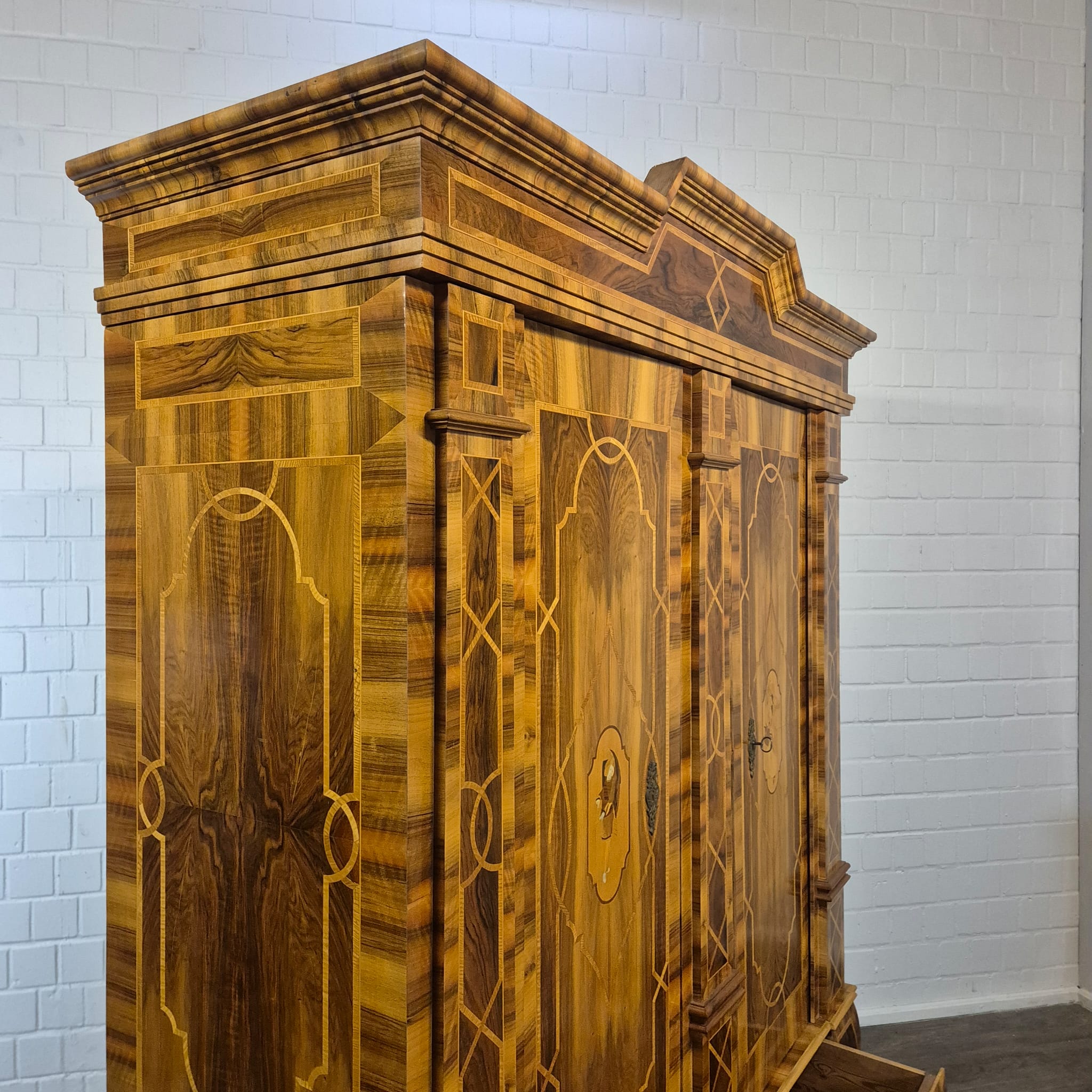 Wardrobe Baroque 1780 Walnut - Image 8