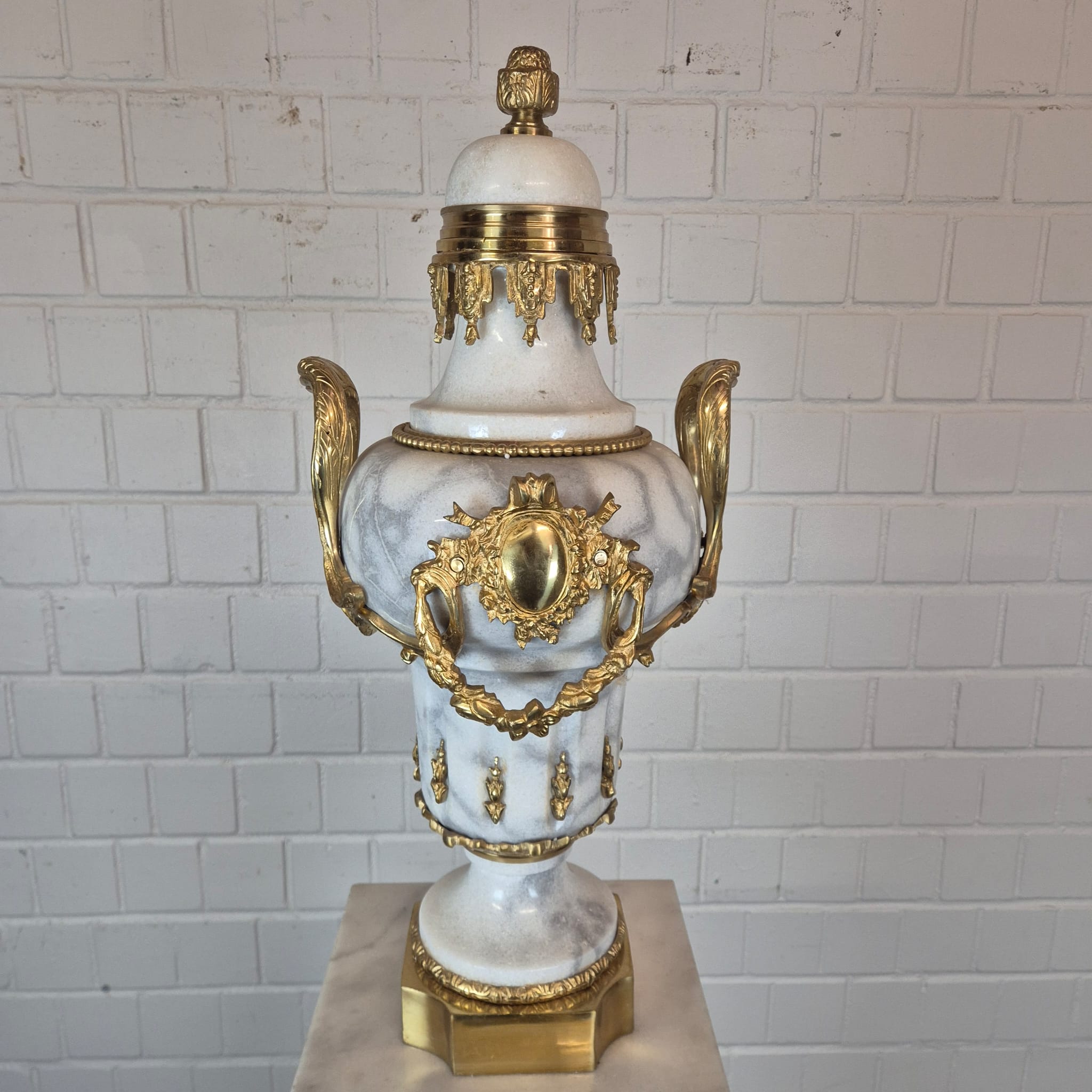 Vase on Marble Pedestal 1,82 m - Image 5