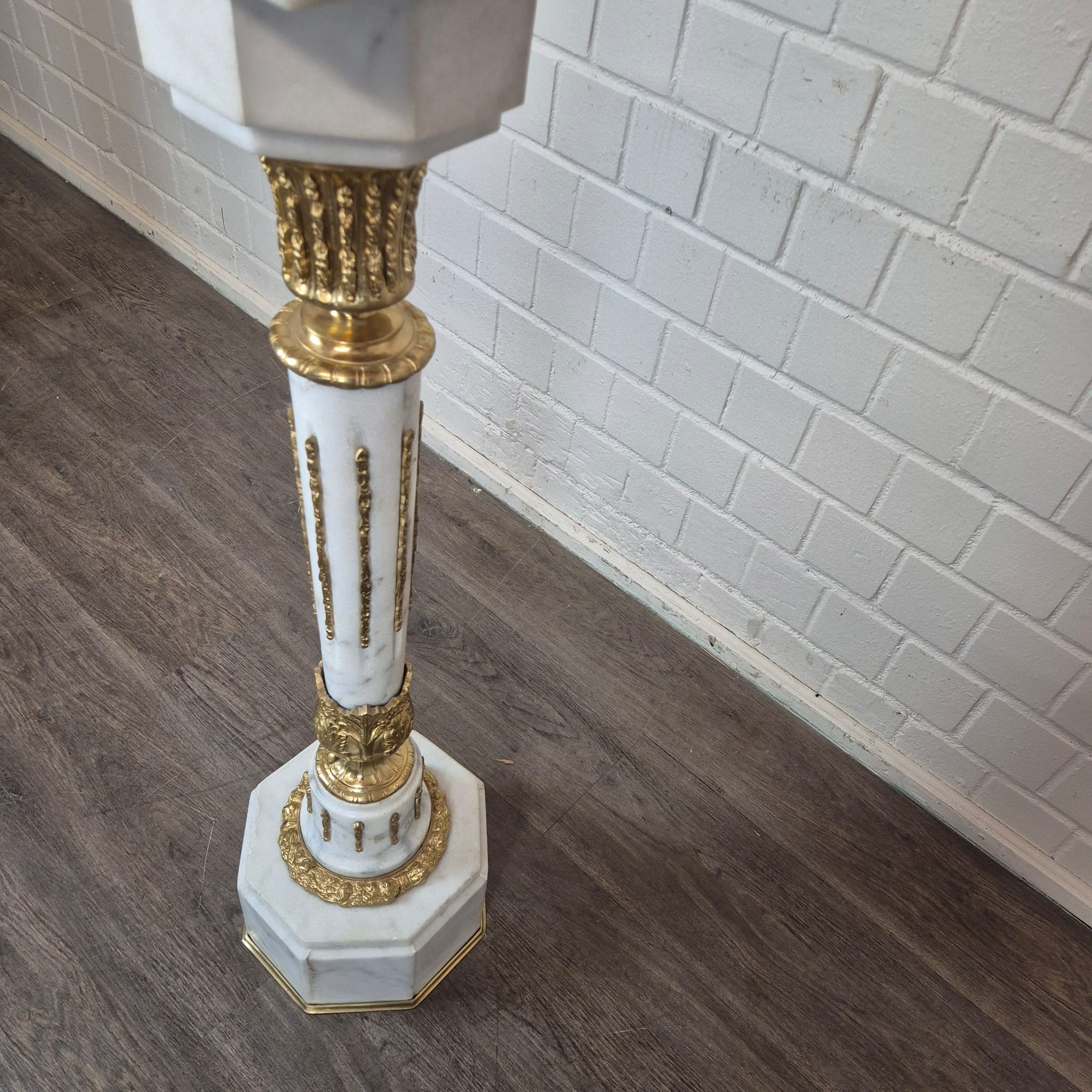 Vase on Marble Pedestal 1,82 m - Image 12