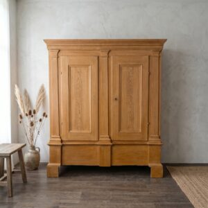 Wardrobe Late Baroque / Classicist 1780 Oak