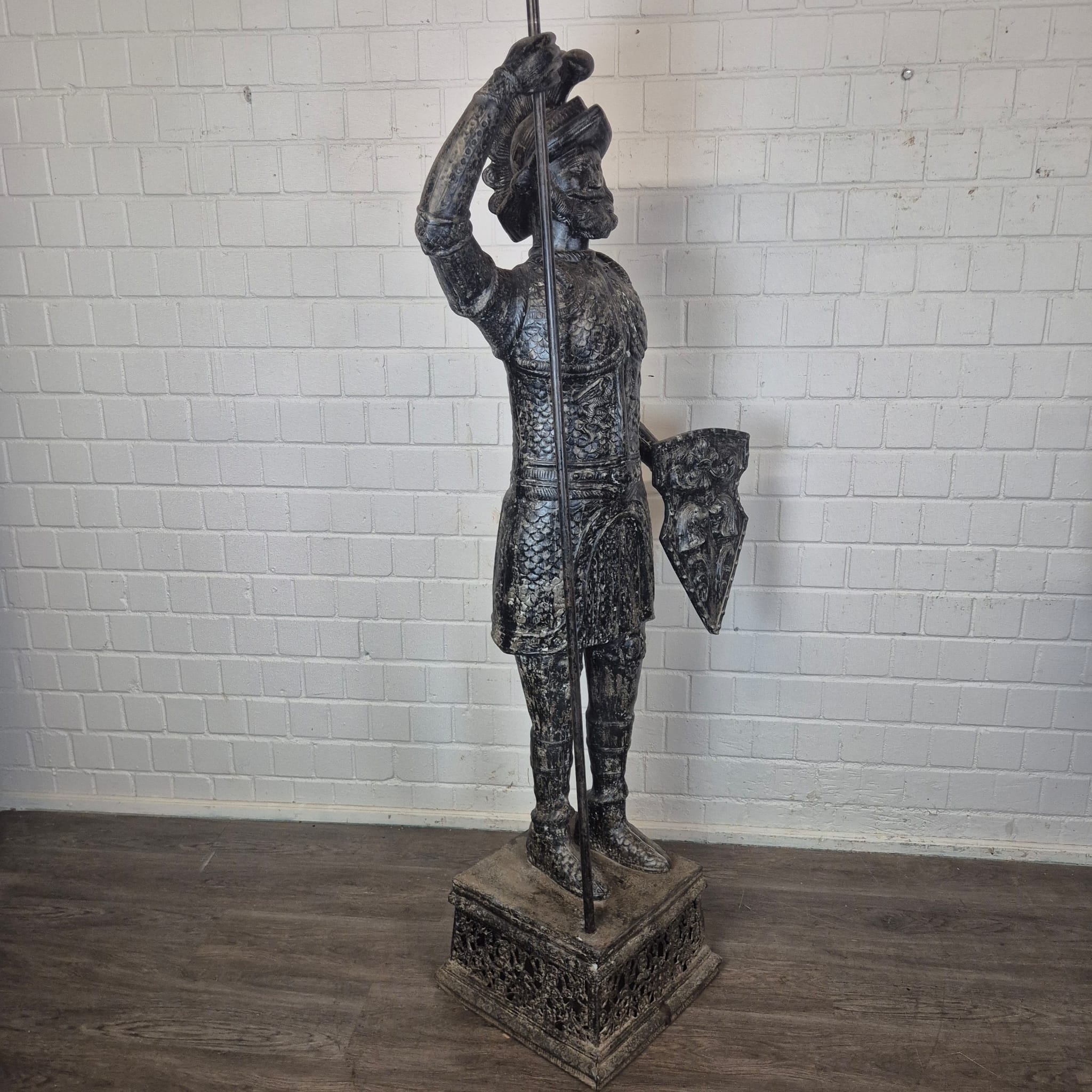 Iron Knight Statues – 2.75 m - Image 10