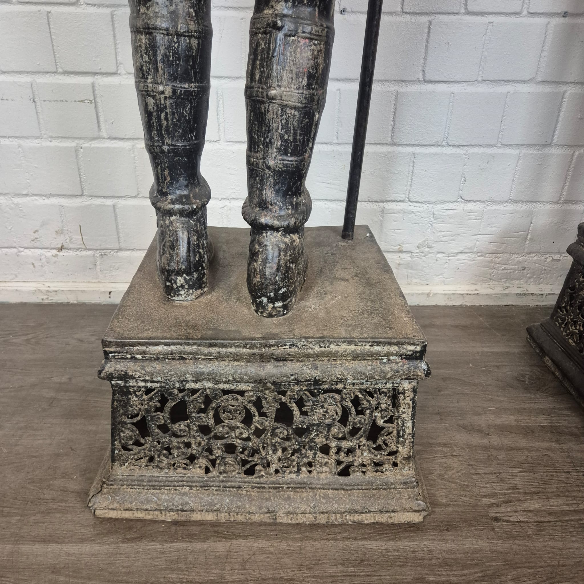 Iron Knight Statues – 2.75 m - Image 17