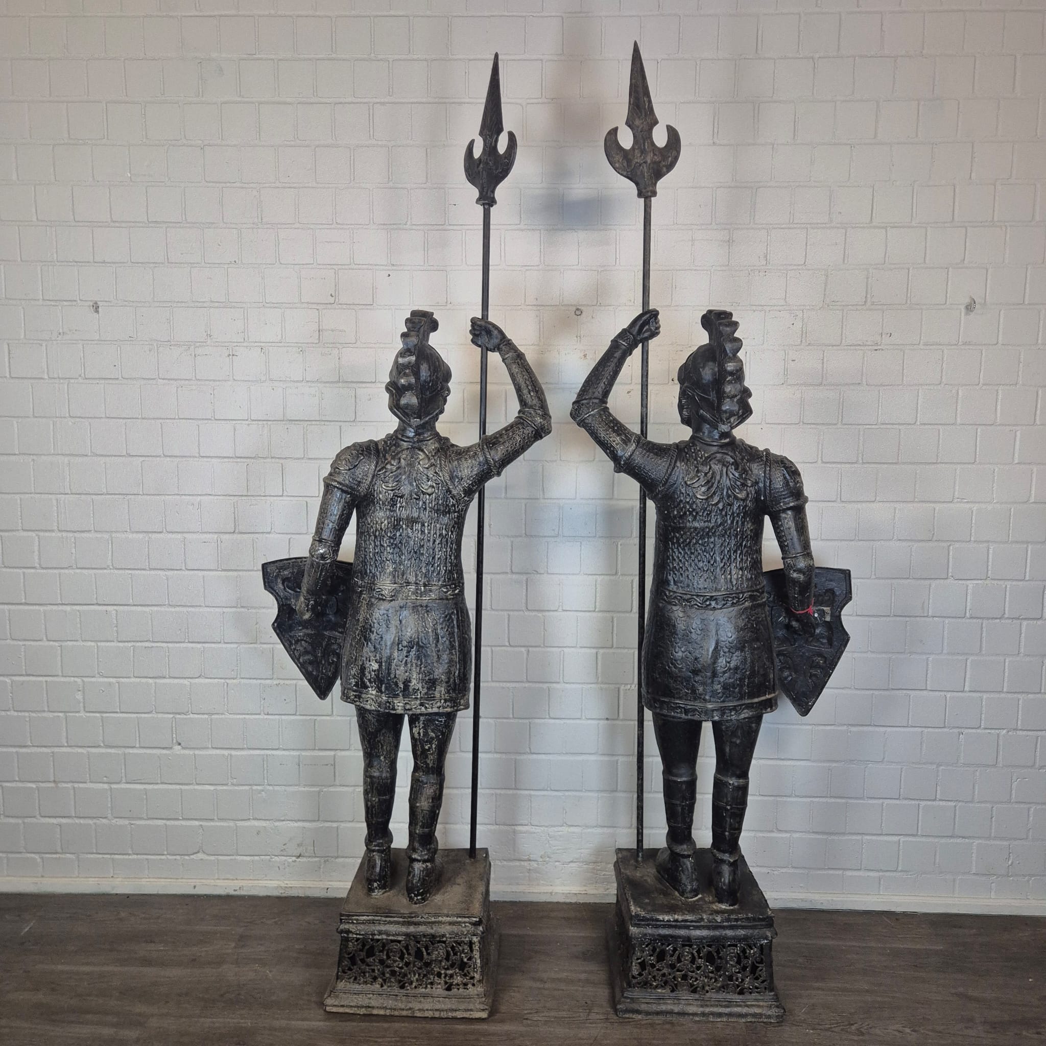 Iron Knight Statues – 2.75 m - Image 4