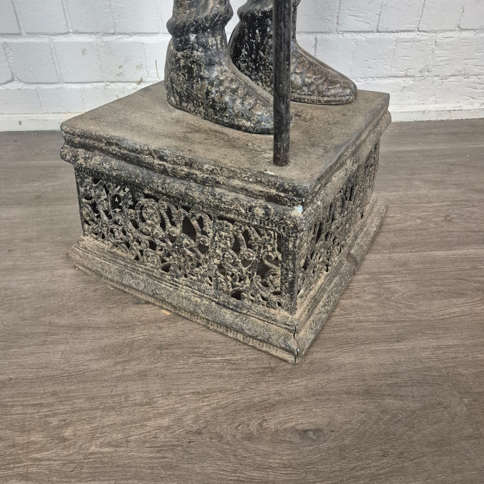 Iron Knight Statues – 2.75 m - Image 16