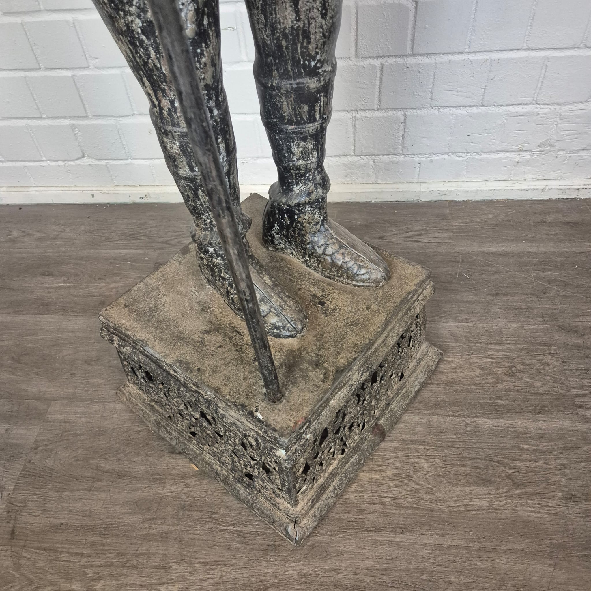 Iron Knight Statues – 2.75 m - Image 15