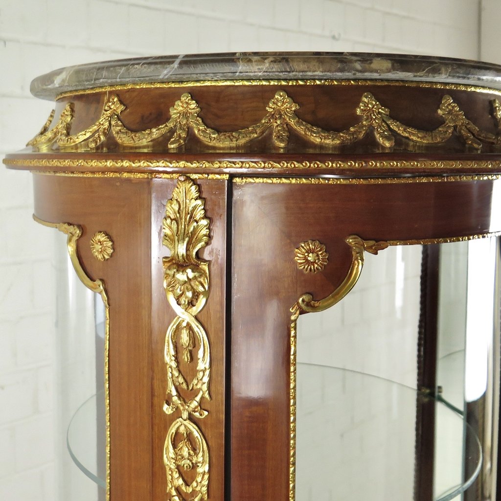Vitrine Schaukasten Barockstil Nussbaum Marmor 1,47 m