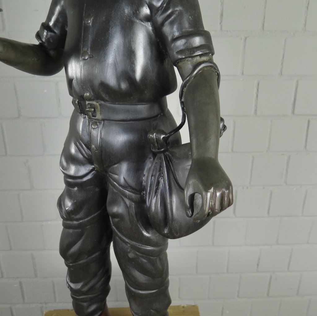 Kerzenständer Kandelaber Skulptur Figur mit Tasche Bronze 1,02 m