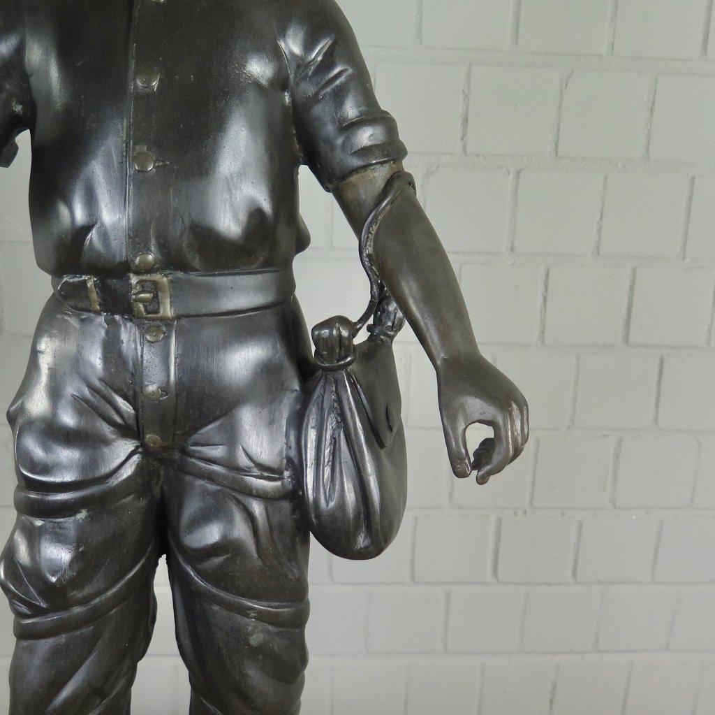 Kerzenständer Kandelaber Skulptur Figur mit Tasche Bronze 1,02 m