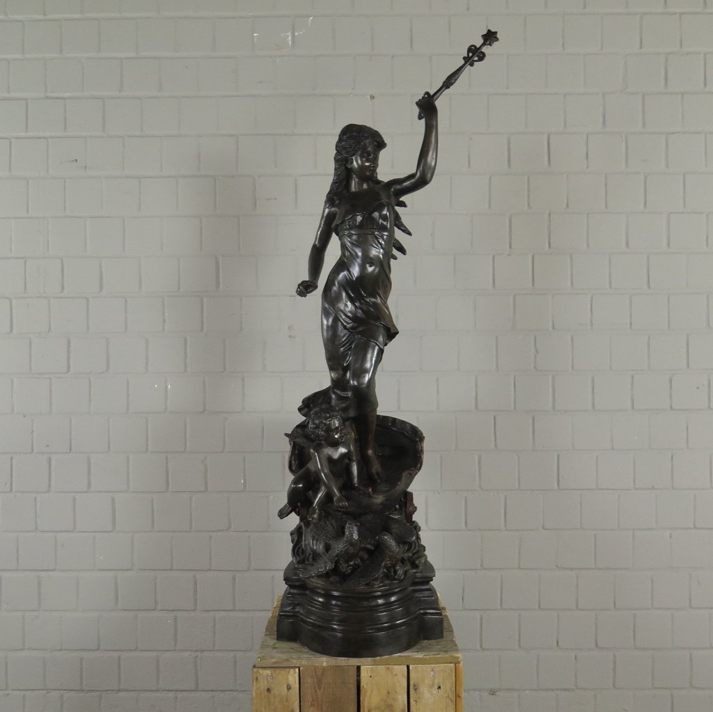 Skulptur Dekoration Nymphe mit Putte Bronze 1,38 m